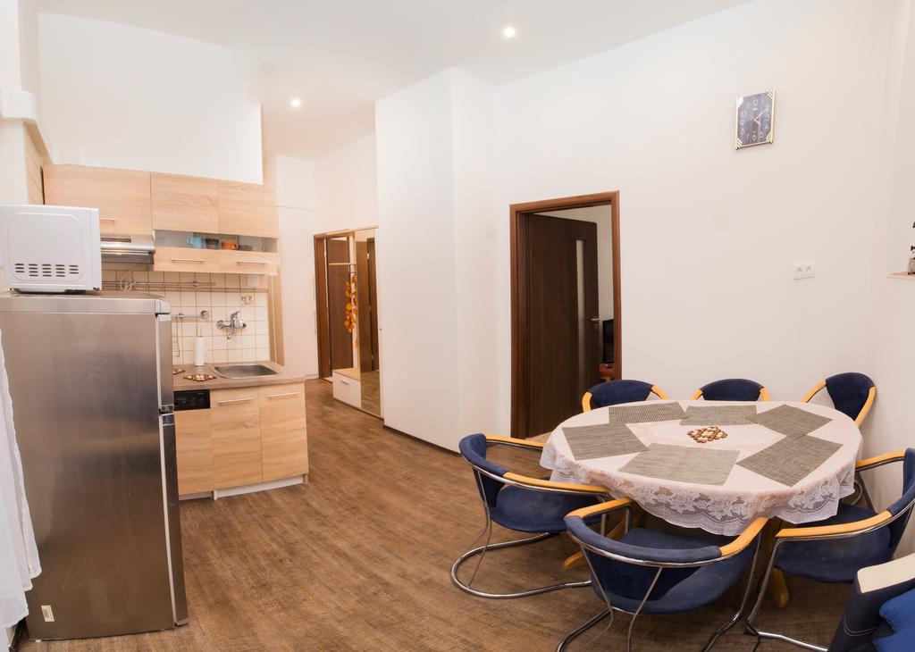 Apartment Ve Smeckach With A Big Terrace Prague Exterior photo